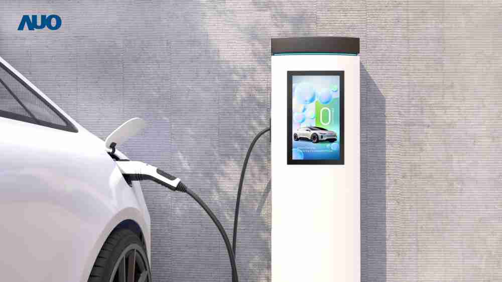 友達〝EVSE車用充電樁解決方案〞專為電動汽車充電樁設計，，，具有高亮度、、、克服戶外艱難環境的耐溫、、耐紫外線等特性，，並搭載散熱性及擴充性強的高效能工業電腦，，，，可實現人機互動訴求，，，，如資訊顯示、、支付等應用