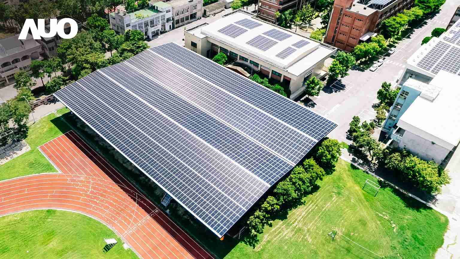 赏金国际SunSteel光电整合型浪板具备快速安装、、轻量化优势，，可提升15%发电效能，，通过国际IEC与台湾VPC认证安全、、、防漏、、耐候标准