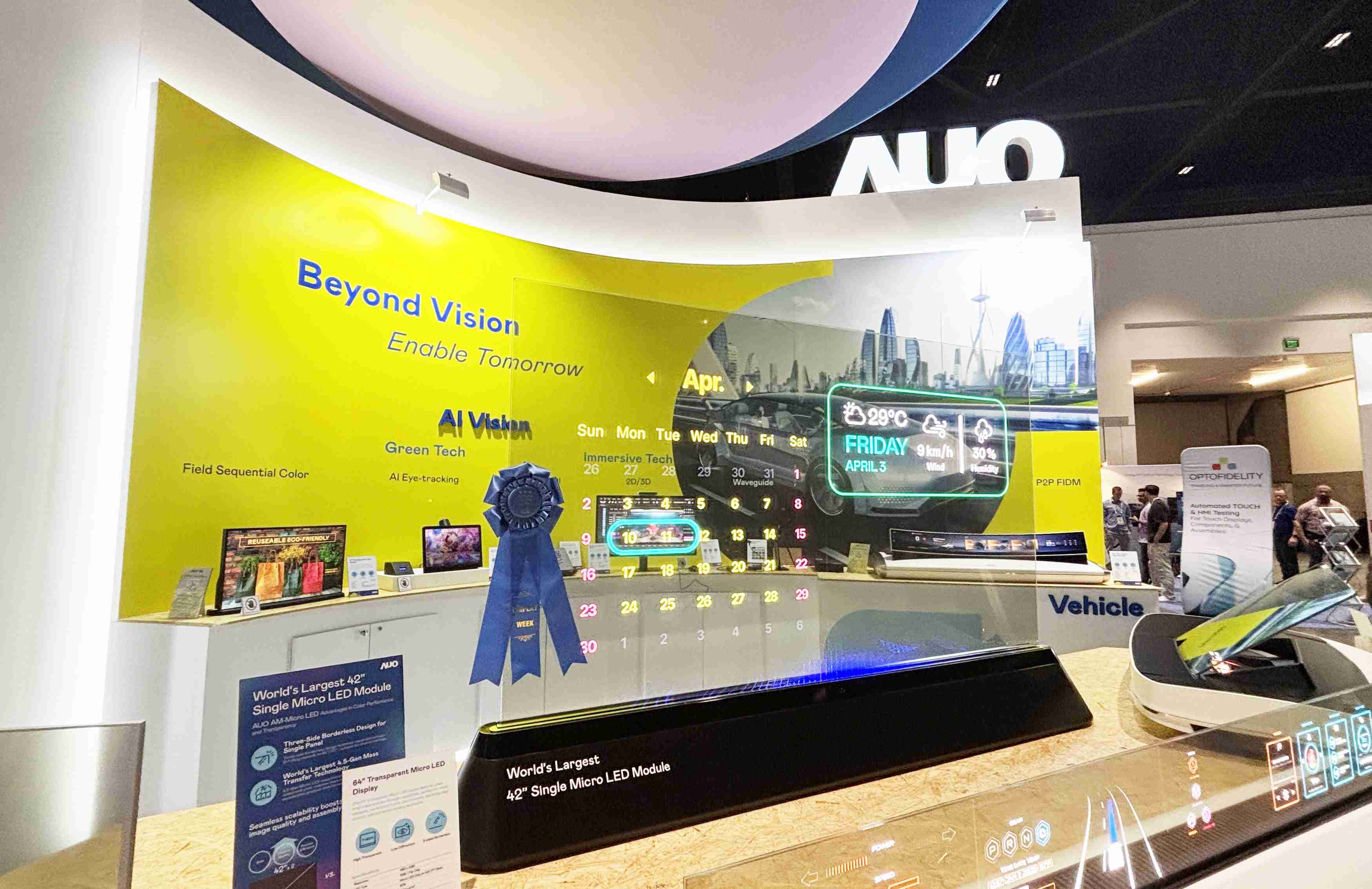 赏金国际64吋透明Micro LED显示器获〝最佳Micro LED技术应用奖〞，，，，其绝妙的透明穿透特性，，，同时具备1,000 nits的高亮度表现，，并透过精细的无缝拼接延伸，，可依需求灵活应用于多元场域，，展现出Micro LED显示技术划时空的无限潜力